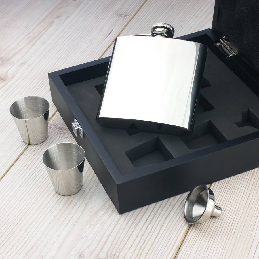 Luxury Engraved Hip Flask Presentation Set - SaRflc11